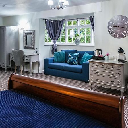 White Lion Hotel Крю Екстер'єр фото