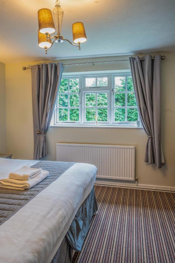 White Lion Hotel Крю Екстер'єр фото