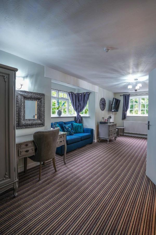 White Lion Hotel Крю Екстер'єр фото