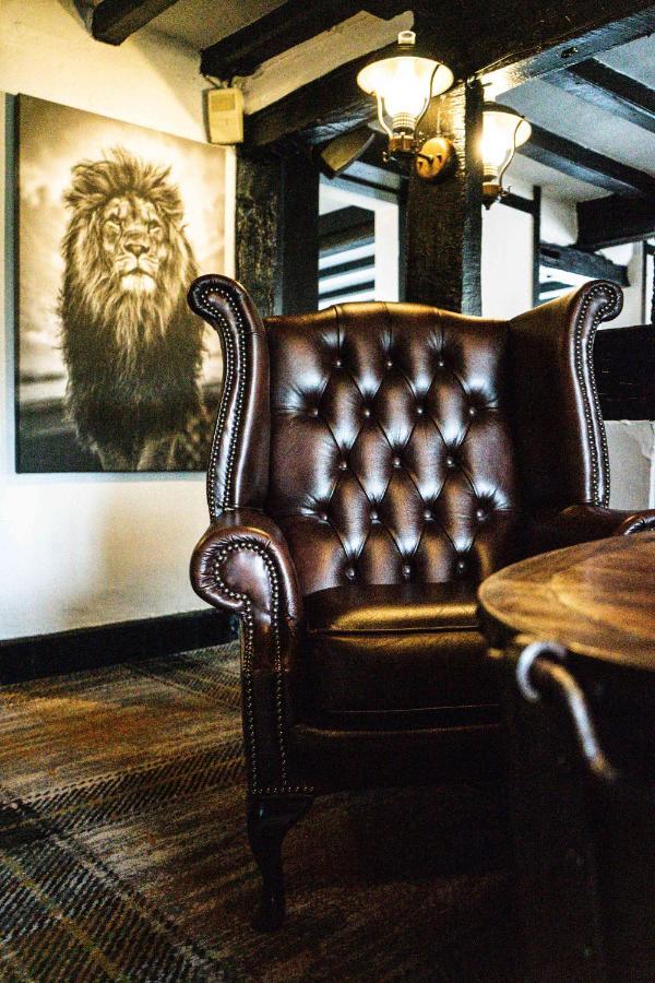 White Lion Hotel Крю Екстер'єр фото