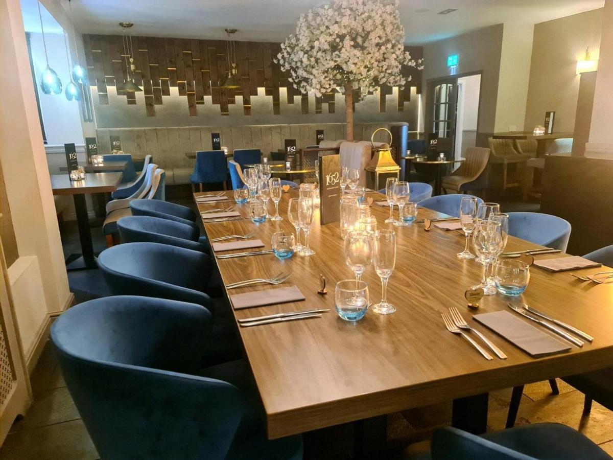 White Lion Hotel Крю Екстер'єр фото