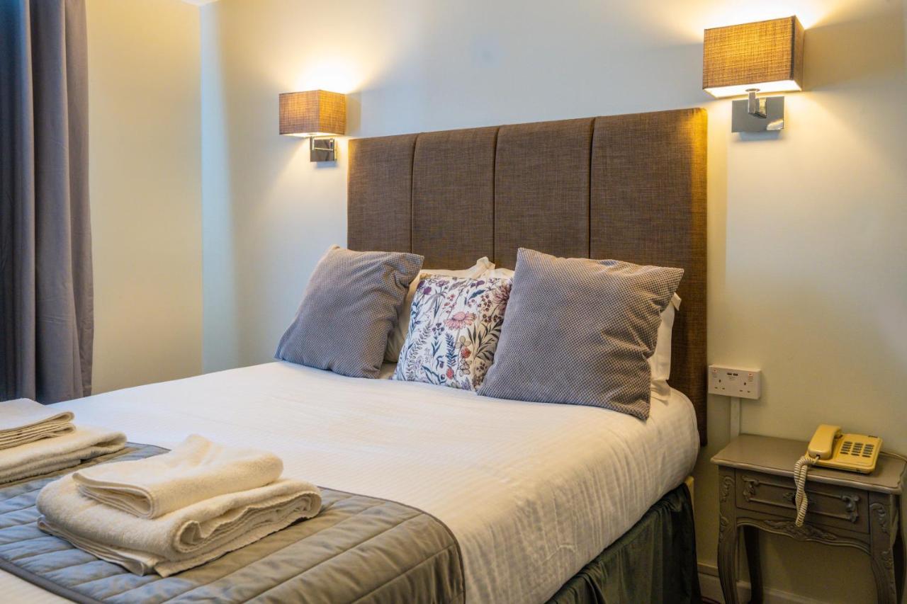 White Lion Hotel Крю Екстер'єр фото