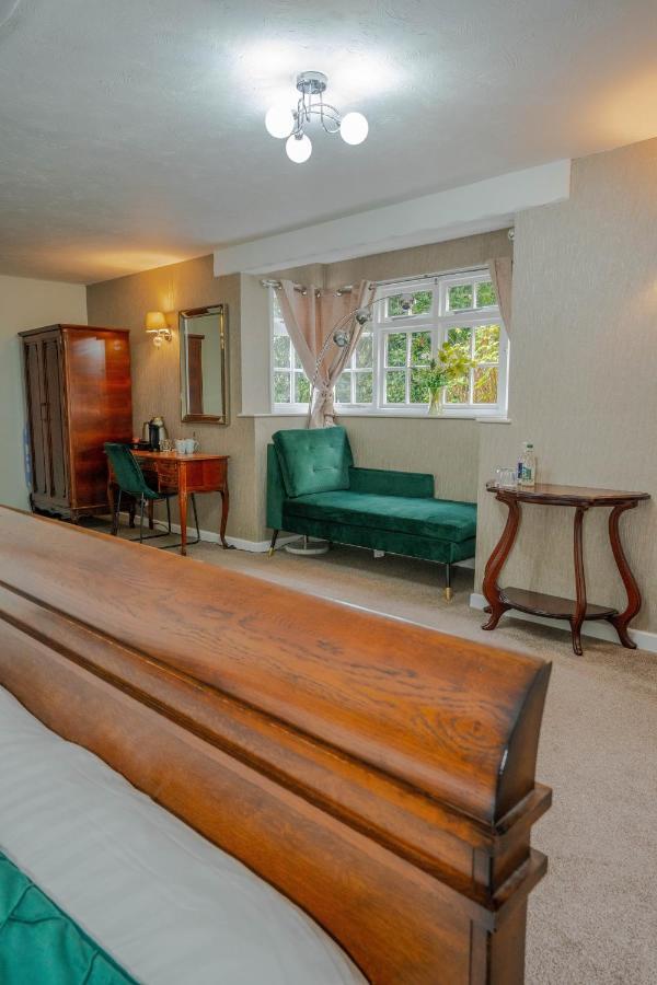 White Lion Hotel Крю Екстер'єр фото