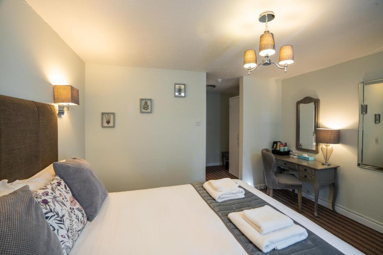 White Lion Hotel Крю Екстер'єр фото