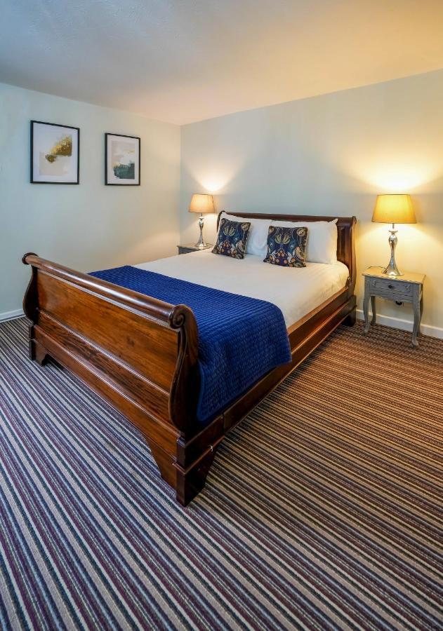White Lion Hotel Крю Екстер'єр фото