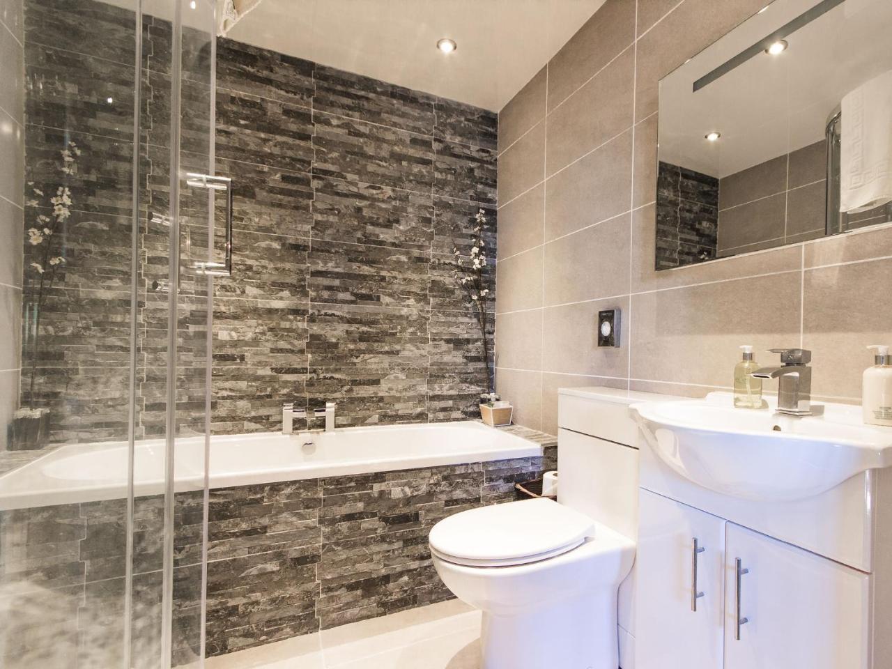 White Lion Hotel Крю Екстер'єр фото
