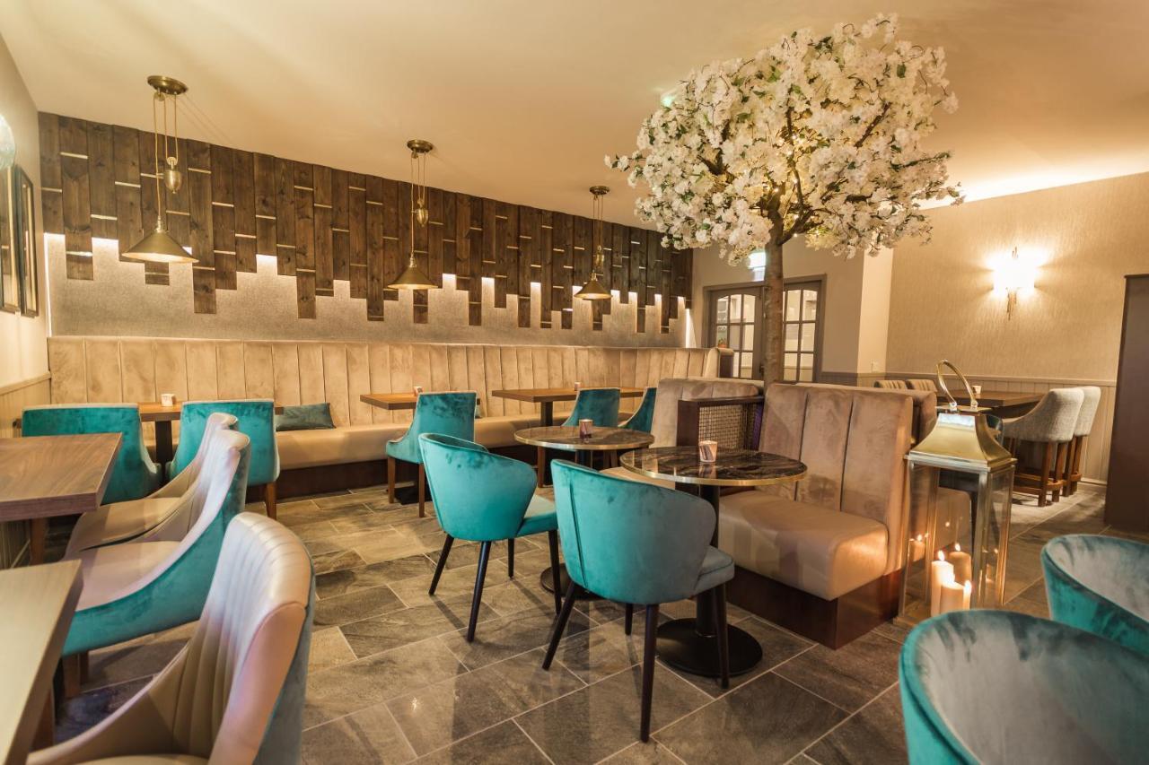 White Lion Hotel Крю Екстер'єр фото